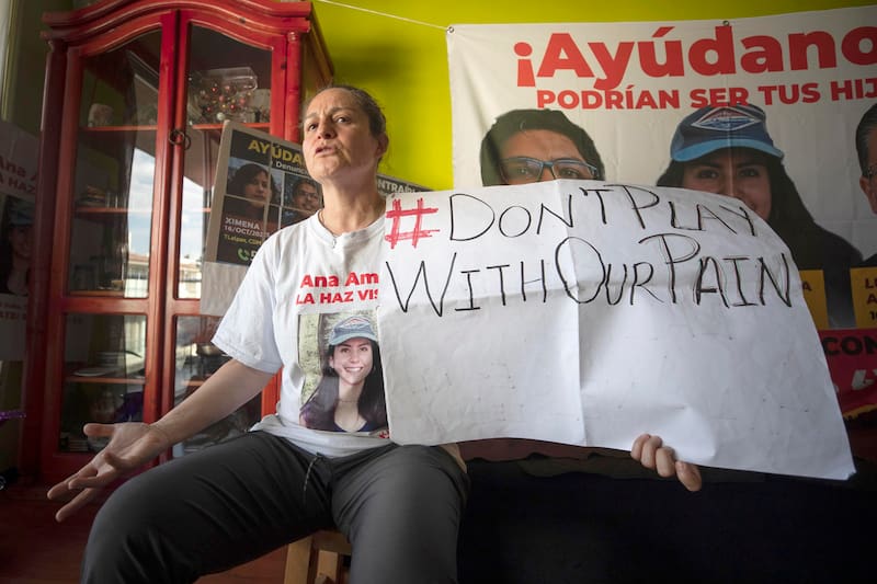 MEX2181. CIUDAD DE MÉXICO (MÉXICO), 08/05/2026.- Vanessa Gamez, madre de Ana Ameli García Gamez, estudiante de la UNAM desaparecida en julio de 2025 en el Ajusco, habla durante una entrevista con EFE este jueves, en la Ciudad de México (México). En medio de los preparativos para el Mundial 2026 en la Ciudad de México, familias de personas desaparecidas también alistan protestas para visibilizar una crisis nacional que acusan ignorada, en la misma donde se consolidó la carrera política de la presidenta de México, Claudia Sheinbaum. EFE/Isaac Esquivel