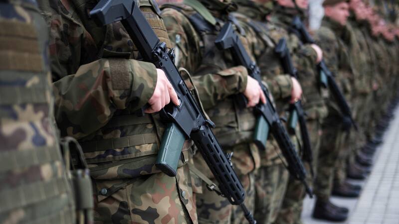 Las fuerzas armadas obligarán a todos los nacidos en 2007 a quitarse la barba y las patillas para entrar al servicio militar en agosto.