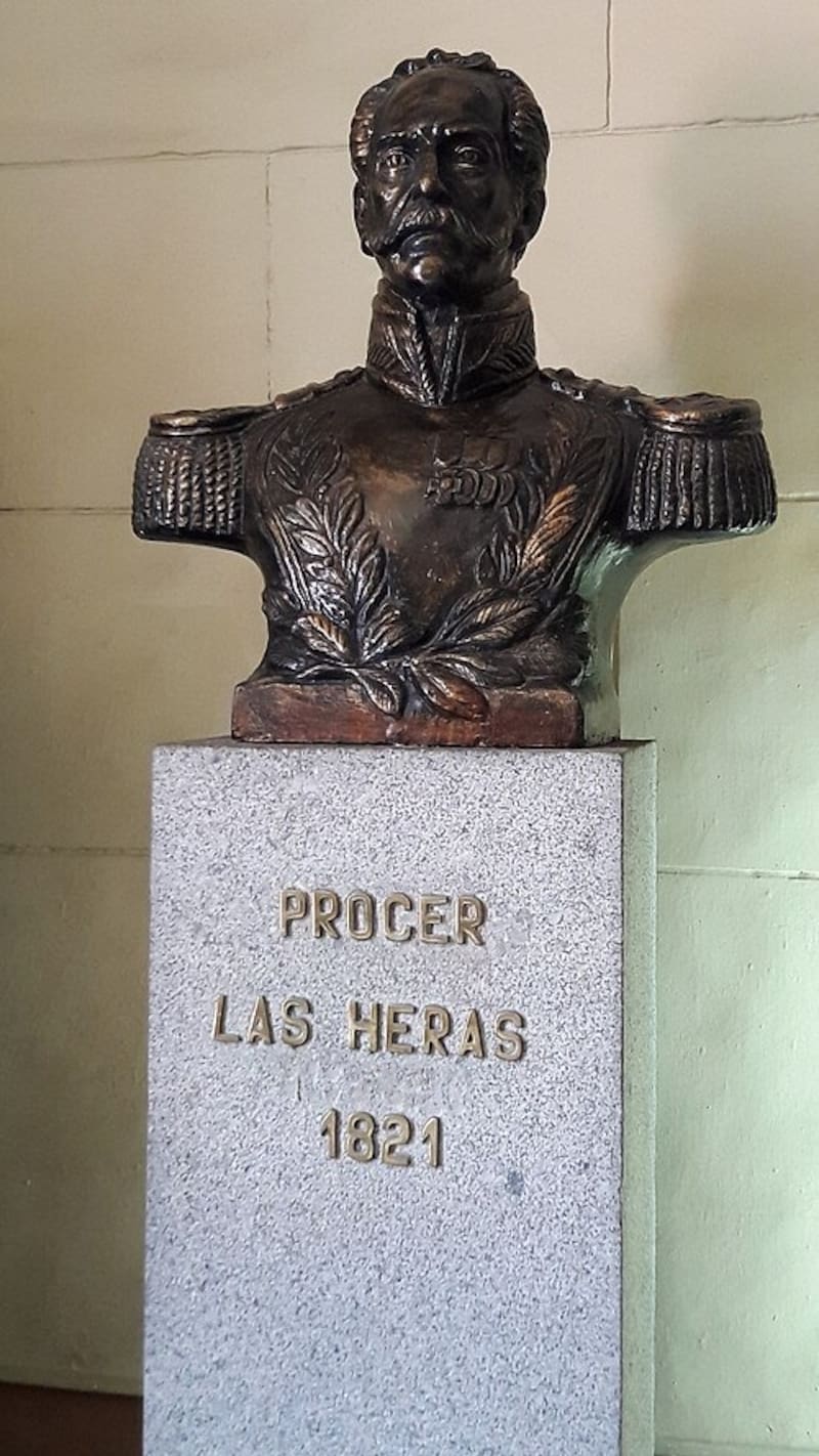 Efigie de Las Heras en el Panteón de los Próceres en Lima.