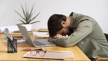 Mientras los mexicanos pelean por jornadas de 40 horas, este país obliga a sus empleados a trabajar hasta 13 horas por día