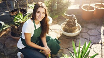 Las plantas perfectas para sembrar en abril que llenarán de flores tu jardín en otoño