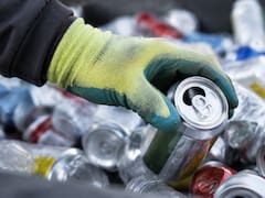 Tiene 13 años, vive en Inglaterra y se volvió rico por reciclar latas: “Me encanta lo que hago porque puedo ayudar a personas necesitadas”