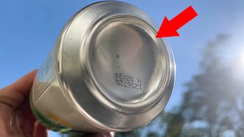 Por qué las latas de gaseosa tienen la base redonda y profunda: para qué sirve y por qué son fundamentales