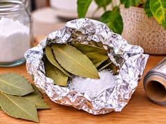 Envolver hojas de laurel con papel aluminio y bicarbonato: para qué sirve y por qué lo recomiendan