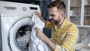 5 prendas que siempre debes lavar con agua caliente