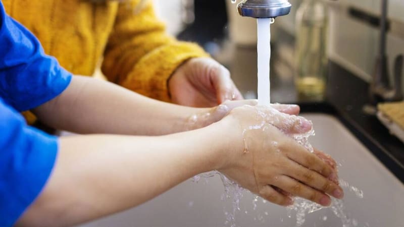 Otorgan descuento del 50% en el servicio de agua por ser buen estudiante: en qué municipio se aplica y cuáles son los requisitos.