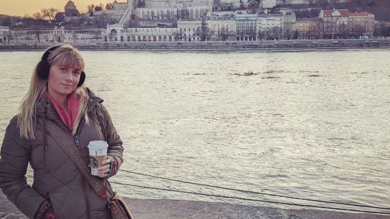 Leah Young dejó Texas en 2015 y desde entonces vivió en distintos países antes de instalarse en Francia.