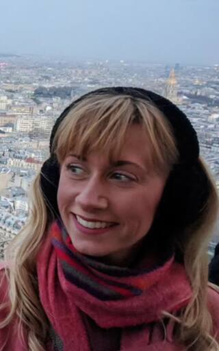 Leah Young, de 34 años, dejó su país y se fue a Europa solo con dos valijas y una visa: “Me sorprende ver gente que paga 2000 dólares al mes por un apartamento de una habitación”