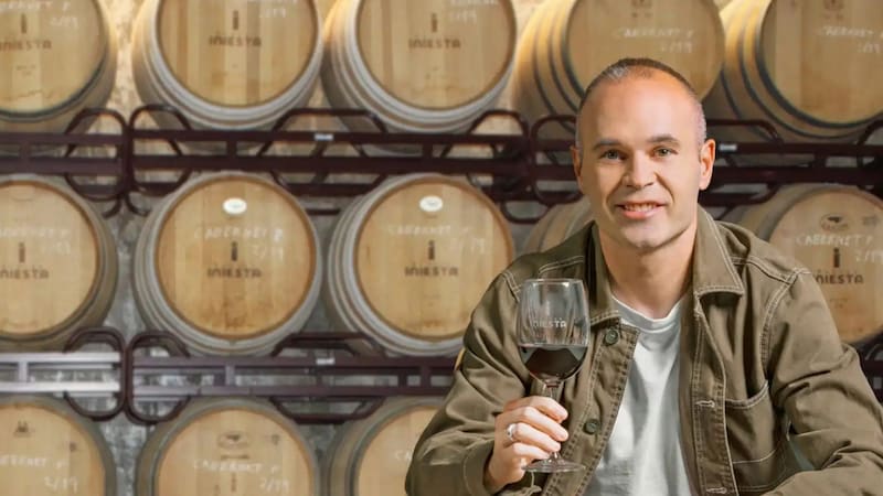 Lejos del fútbol, el negocio millonario de Iniesta que lo ubica entre los mejores del mundo. Foto: Bodegas Iniesta