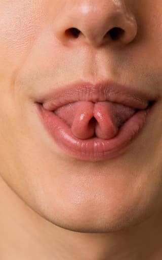 Qué representa para los psicólogos la capacidad de doblar la lengua “en taquito”: es mucho más que una simple destreza