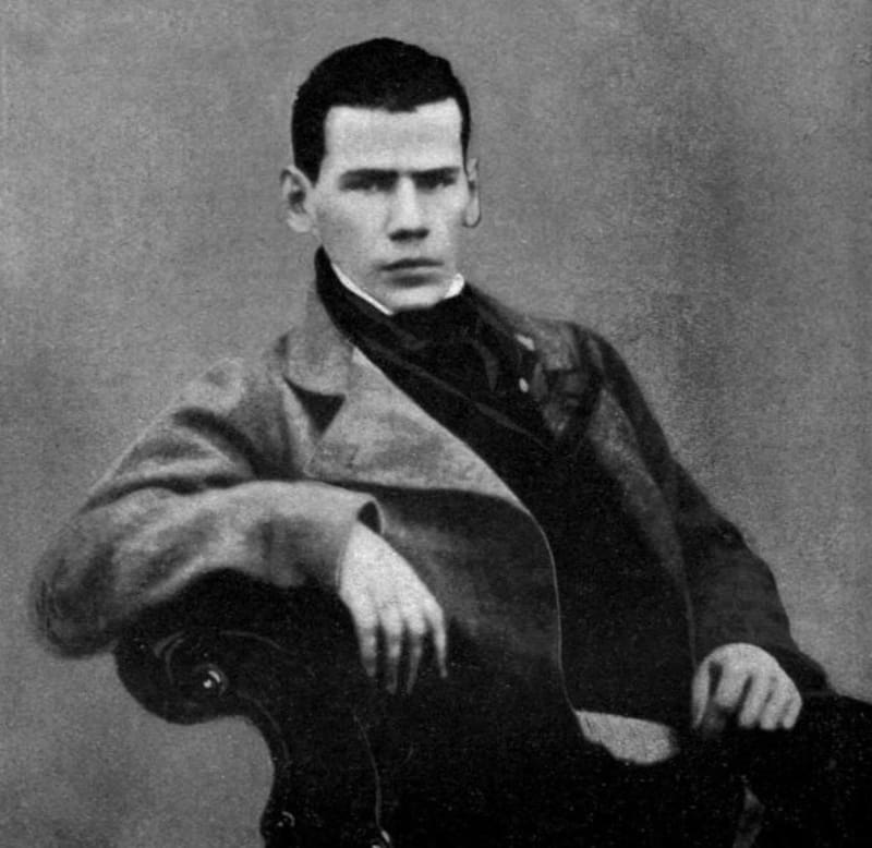 León Tolstoi, filósofo: "El hombre fue creado para ser feliz, y la felicidad está en..."