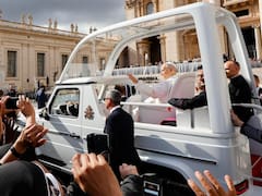 El papa León XIV volvió al papamóvil en su primera audiencia tras la operación por cáncer de pulmón
