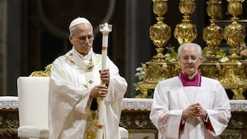 En su primera vigilia pascual, León XIV pidió que el mundo “no se paralice” en la búsqueda de la paz