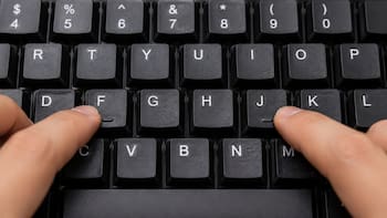 Por qué las letras F y J del teclado tienen un relieve y cómo usarlas correctamente