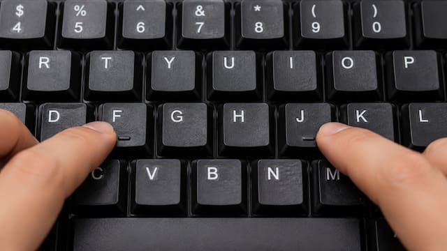 Por qué las letras F y J del teclado tienen un relieve y cómo usarlas correctamente