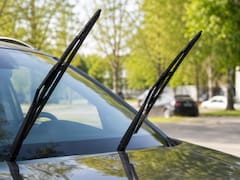 Levantar los limpiaparabrisas cuando hace calor: para qué sirve y cuándo recomiendan hacerlo