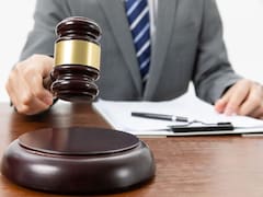 El artículo 191 del Código Penal lo confirma: las personas que ultrajen el Escudo nacional podrían recibir multas o de 6 meses a 4 años de prisión