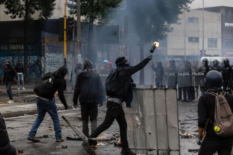 Ley Anticapuchos avanza en el Congreso: proponen hasta 8 años de cárcel para quienes cometan actos vandálicos en protestas