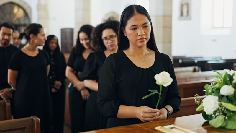 Cuando fallece el titular de una cuenta bancaria, ¿qué deben hacer los familiares para no heredar deudas? (Fuente: Shutterstock).