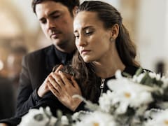 Cuando muere el titular de una cuenta bancaria, ¿qué deben hacer los familiares para no heredar deudas?