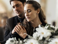 Cuando fallece el titular de una cuenta bancaria, ¿qué deben hacer los familiares para no heredar deudas?