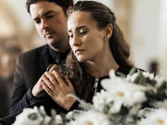 Cuando fallece el titular de una cuenta bancaria, ¿qué deben hacer los familiares para no heredar deudas?