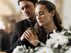 Cuando fallece el titular de una cuenta bancaria, ¿qué deben hacer los familiares para no heredar deudas?