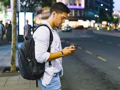 Normativa vigente | Por determinación del gobierno, todas las personas que caminen con el celular en la mano serán multadas de inmediato sin excepciones