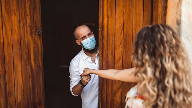 Medida oficial | Por orden del Gobierno, castigarán una por una a todas las personas que reciban visitas en sus hogares estando enfermos