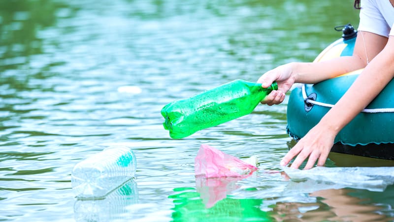 La contaminación de las fuentes de agua potable está contemplada como delito en el título 70 sobre Salud y Seguridad Pública