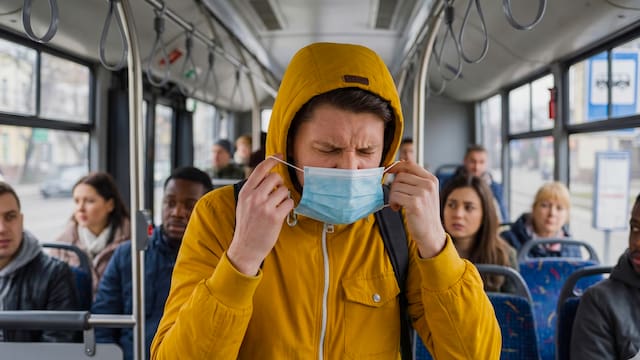 Medida oficial | Por orden de la Justicia, castigarán una por una a todas las personas que suban enfermas al transporte público