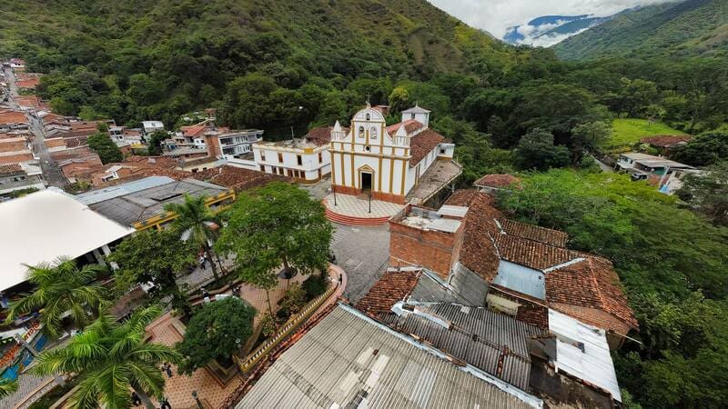 El pueblo de ensueño de Antioquia, escondido entre las montañas.