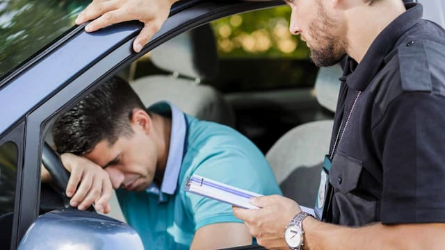 Es oficial | Cancelan para siempre la licencia de conducir de todas las personas en este listado