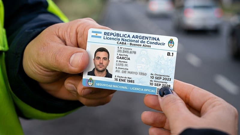 Cuántos puntos de la licencia se quitan por llevar a menores de 10 años en el asiento delantero.