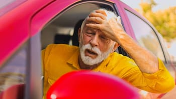Adiós a la licencia de conducir para mayores de 65 años: no podrán renovar el permiso si no cumplen con este requisito