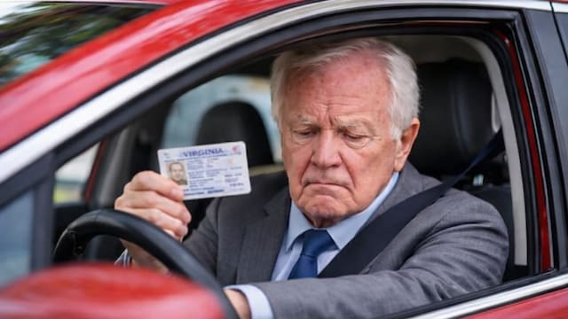 Fin de la licencia de conducir | Las personas mayores tendrán automáticamente prohibido renovar el carnet si no cumplen con este requisito obligatorio