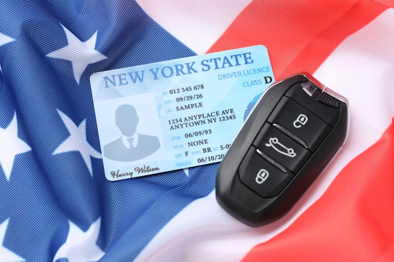 En Nueva York, cualquier residente mayor de 16 años puede solicitar una licencia de conducir estándar sin importar su situación migratoria.