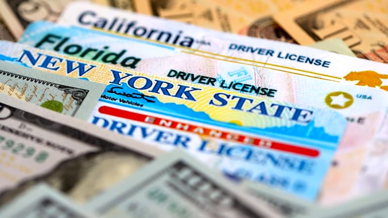 Cuando la licencia de conducir es revocada, se debe aguardar a que se otorgue permiso para solicitar una nueva.