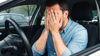 Es oficial | El Gobierno revisará coche por coche el cumplimiento de un requisito esencial de neumáticos del DMV