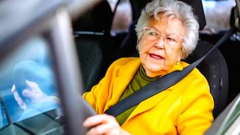 Se despide la licencia de conducir para personas mayores | Por decisión del Gobierno, ya no podrán renovarla como siempre y tendrán que cumplir este requisito