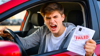 Fin de la licencia de conducir para los mayores de 18 años | Una nueva ley modifica los requisitos para los jóvenes y disminuye la vigencia del documento