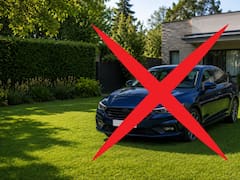 Medida masiva y oficial | El Gobierno prohibirá estacionar vehículos en las propiedades de sus dueños si los coches no cumplen con este requisito clave
