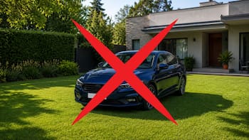 Medida masiva y oficial | El Gobierno prohibirá estacionar vehículos en las propiedades de sus dueños si los coches no cumplen con este requisito clave