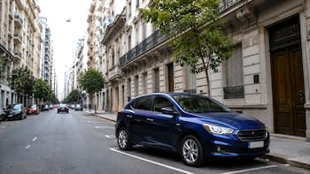 Confirmado: Estados Unidos prohibió estacionar coches en cualquiera de estos lugares si su conductor no puede mostrar un papel clave