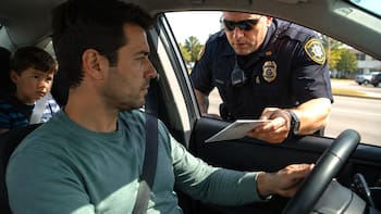 Medida oficial | El Gobierno revisará coche por coche y prohibirá circular a todos los vehículos que no tengan este documento