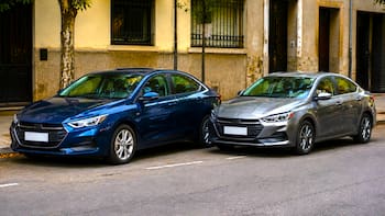 Cámaras en alerta: en julio, aplicarán multas a todos los vehículos que se estacionen en doble fila en cualquiera de estas calles