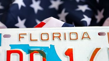 Medida oficial de Florida | Todos los conductores deberán renovar su licencia de conducir antes de esta fecha o serán suspendidas por el DMV