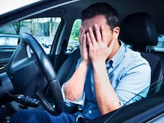 Es oficial | Sancionan y aplican multas a todos los conductores que no cumplen esta norma, aunque no haya señales luminosas