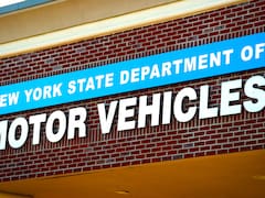 Nueva York confirmó la peor noticia | Multarán hogar por hogar a ciudadanos y extranjeros que demoraron este trámite con su documento