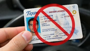 Texas confirmó la peor noticia | El DPS cancelará la licencia de conducir a todas las personas y conductores que no presenten este documento